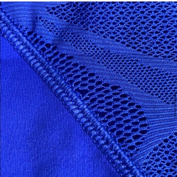 Lululemon Goal Crusher Crop in Harbor Blue Size 6 - Picture 3 of 6